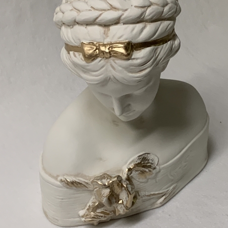 Büste einer Frau mit einer Iris. Schöne Dekoration. 28 cm.