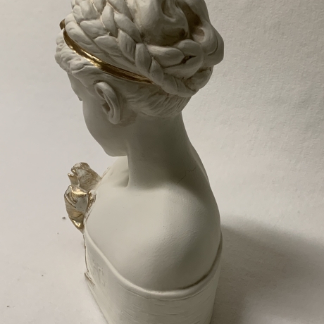 Büste einer Frau mit einer Iris. Schöne Dekoration. 28 cm.