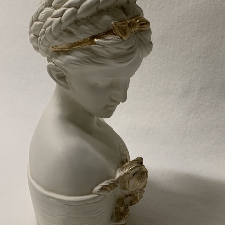 Büste einer Frau mit einer Iris. Schöne Dekoration. 28 cm.