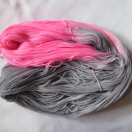 Handgefärbte Sockenwolle 4-fach mit Merino LL ca. 400 Meter