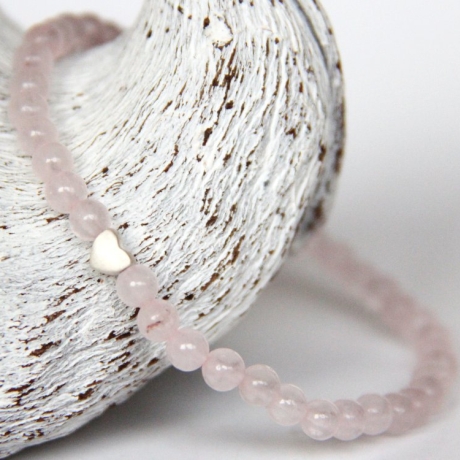 Rosenquarz-Armband (elastisch) in Rosa mit kleinem Silber-Herz