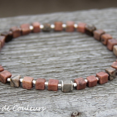 Rhodonit-Würfel-Armband (elastisch) in Rosa- und Graunuancen
