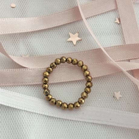 Schöner, flexibler Ring aus Hämatit. 