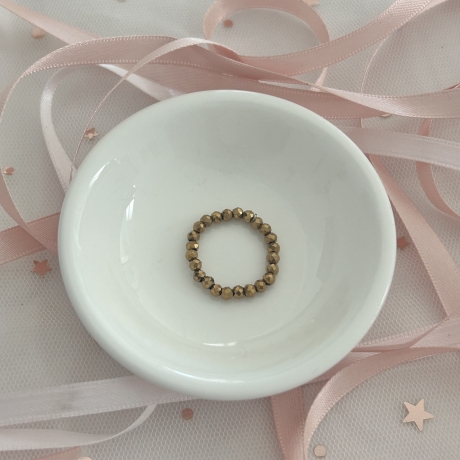 Schöner, flexibler Ring aus Hämatit. 