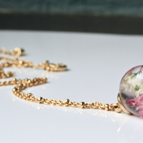 Halskette Blüten Schleierkraut in Resin gold