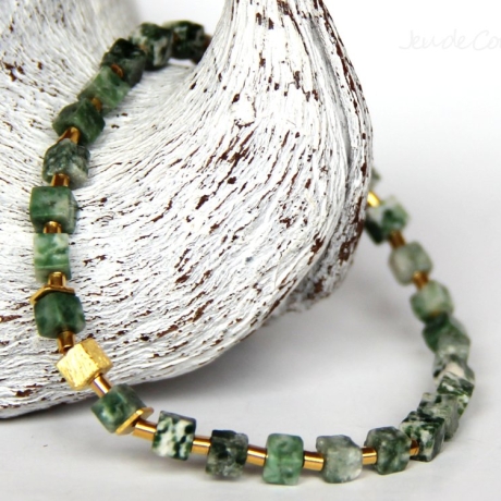 Baumachat-Würfel-Armband (eleastisch) in Grün und Weiß marmoriert