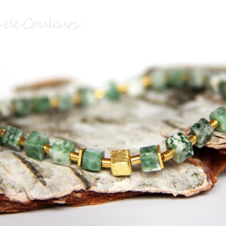Baumachat-Würfel-Armband (eleastisch) in Grün und Weiß marmoriert
