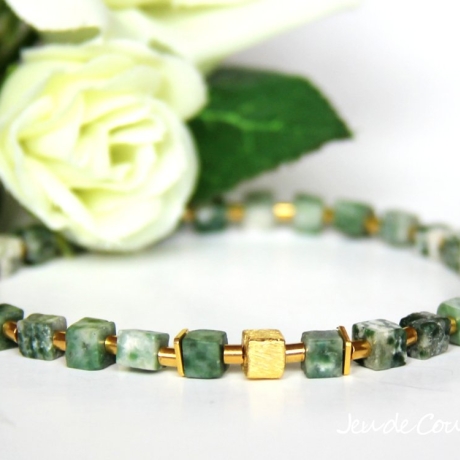 Baumachat-Würfel-Armband (eleastisch) in Grün und Weiß marmoriert