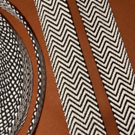 Gurtband Baumwolle 38 mm schräge Streifen schwarz natur