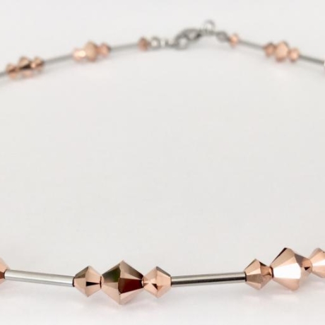 Kette mit Biconen rosegold mit Edelstahlröhrchen