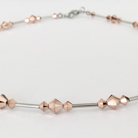 Kette mit Biconen rosegold mit Edelstahlröhrchen