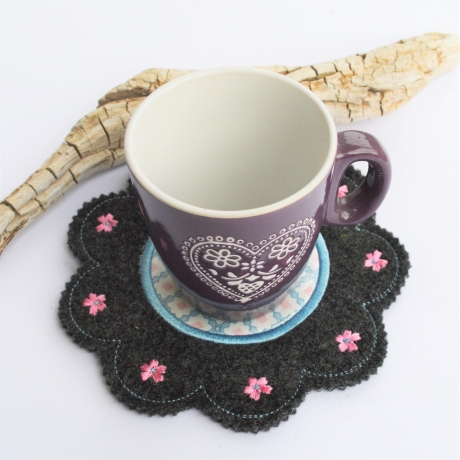 Stickdatei Mugrug Untersetzer Blume Blumenform 4 Größen