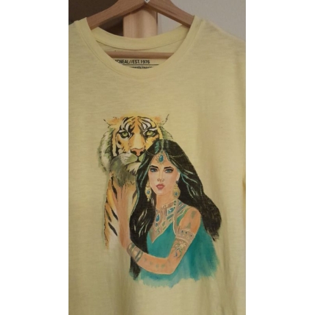 Handbemaltes Fruit of the Loom T-Shirt mit indischem