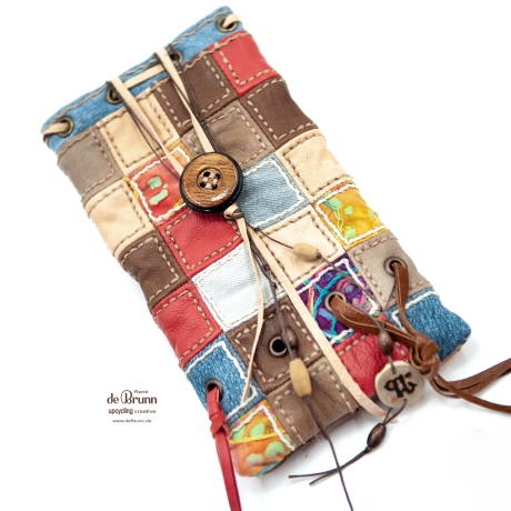 UPCYCLING Handytasche aus Leder, Jeans und Stoff im Hippie-Stil
