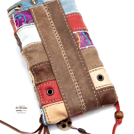 UPCYCLING Handytasche aus Leder, Jeans und Stoff im Hippie-Stil