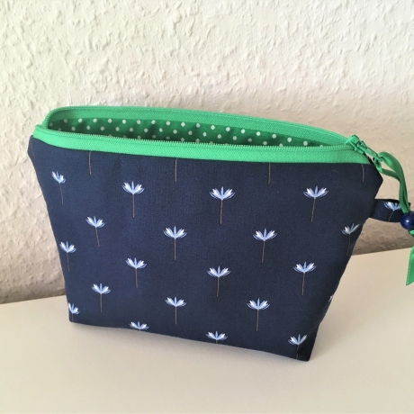 Kosmetiktasche dunkelblau grün kleine Blüten