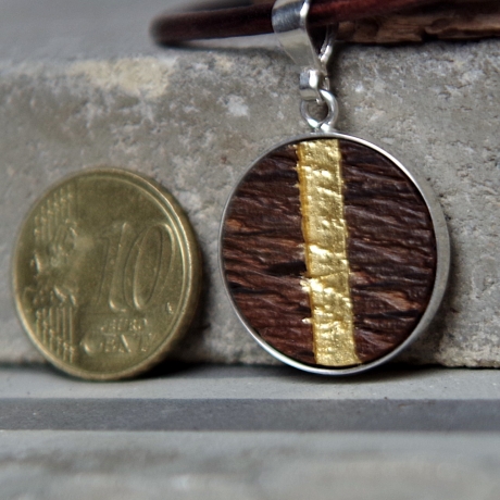 Kettenanhänger Holz – alte Eiche mit Blattgold & Silber