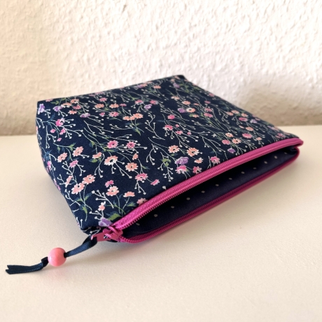 Kosmetiktasche Blümchen dunkelblau violett