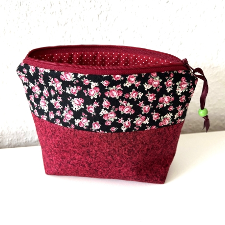 Kosmetiktasche weinrot mit Rosenmuster