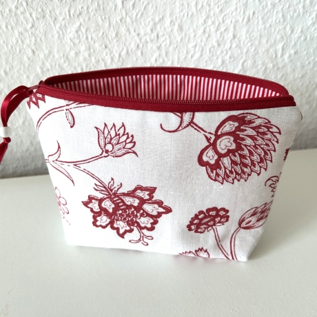 Kosmetiktasche Leinen weiß mit weinroten Blumenmuster
