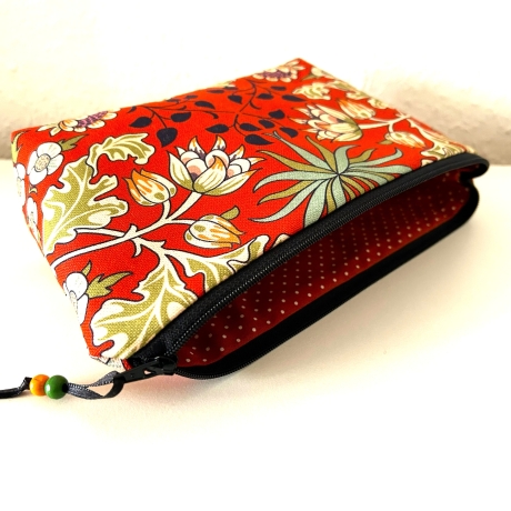 Kosmetiktasche Schminktasche Blumen rostrot schwarz 