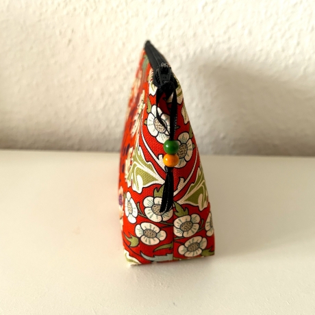 Kosmetiktasche Schminktasche Blumen rostrot schwarz 
