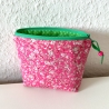 Kleine Kosmetiktasche Pink mit Rosenmuster und grün kombiniert
