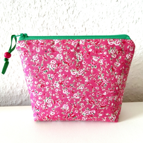 Kleine Kosmetiktasche Pink mit Rosenmuster und grün kombiniert