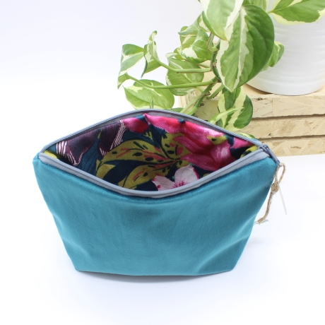 Universal-/Kosmetiktasche Samt Petrol Blumen Geschenkidee Unikat