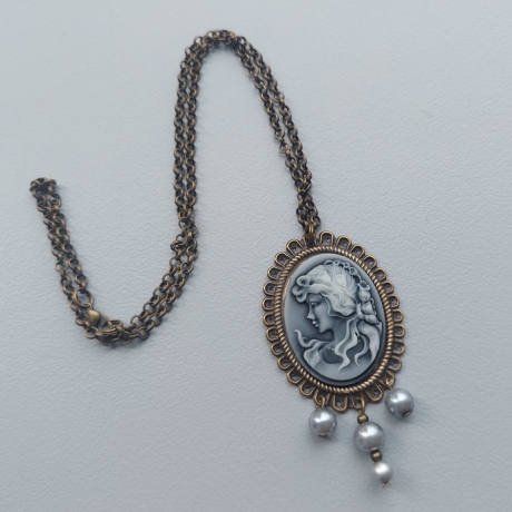 Elegante Halskette mit Kamee 