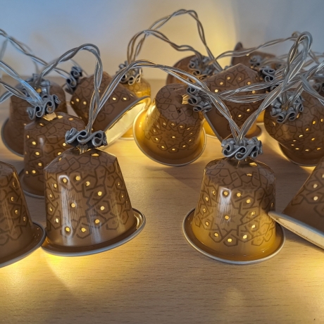 Lichterkette aus Kaffeekapseln, 20er LED, beige ,Upcycling