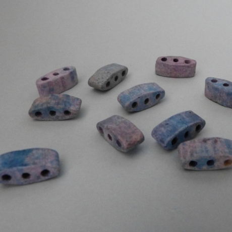 10 Keramikperlen, Trennstege, blau grau rosa matt, 3 Bohrungen