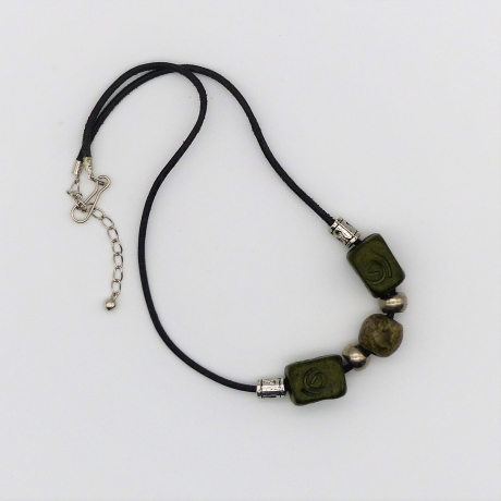 Halskette, Keramikperlen Quarder, grün silber, 40 + 5 cm, Perlen
