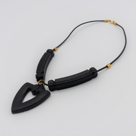 Halskette aus Keramikperlen, schwarz gold, Länge 42 cm