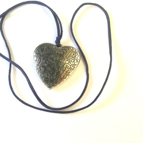 Halskette lang mit silberfarbenem Herzanhänger von Hobbyhaus