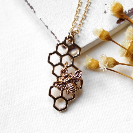 kleine Biene auf der Wabe • Halskette gold | Halsschmuck