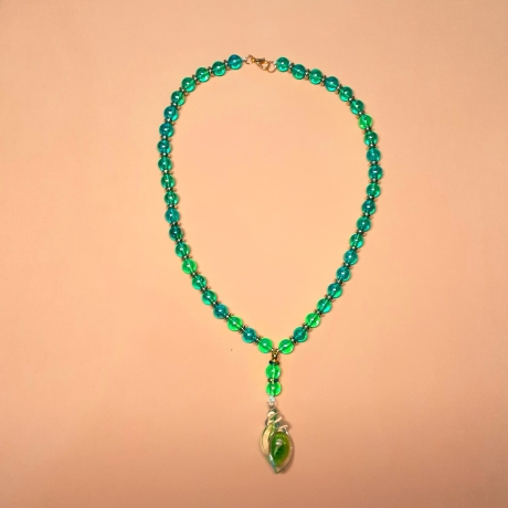 Kette mit Muschel-Anhänger in Grün Muschelkette Perlenkette 43 cm