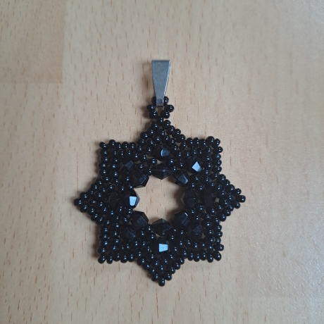 Kettenanhänger aus Perlen,schwarz, Handarbeit,Unikat