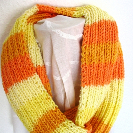 Kinderschlauchschal Orange-Gelb handgestrickt von Hobbyhaus