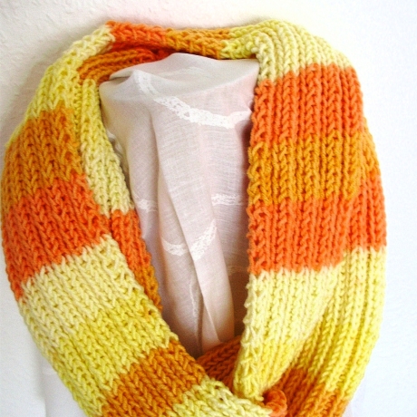 Kinderschlauchschal Orange-Gelb handgestrickt von Hobbyhaus