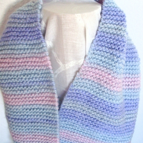 Kinderschlauchschal Carrie Pastelltöne handgestrickt