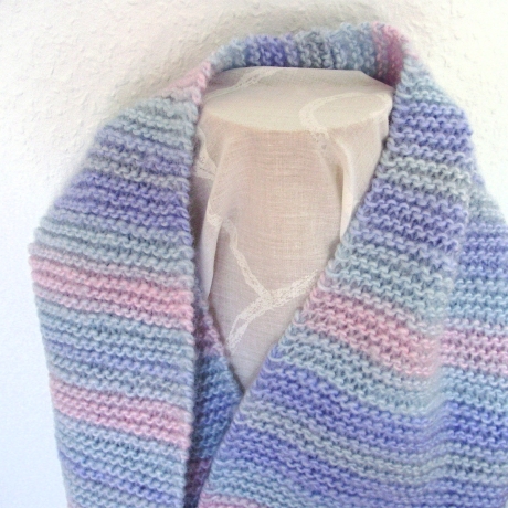 Kinderschlauchschal Carrie Pastelltöne handgestrickt