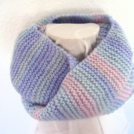 Kinderschlauchschal Carrie Pastelltöne handgestrickt