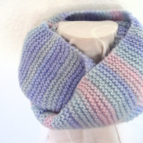 Kinderschlauchschal Carrie Pastelltöne handgestrickt