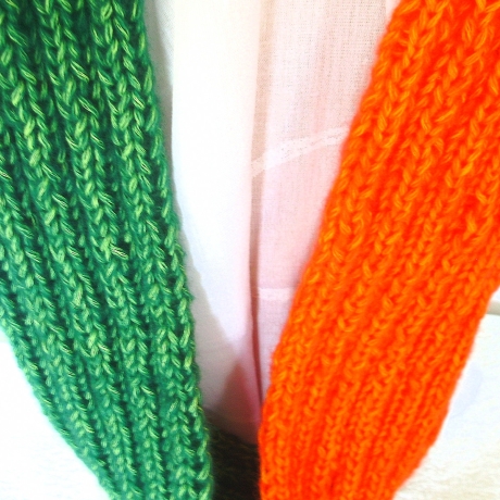Kinderschlauchschal Kinderloop Orange & Grün handgestrickt
