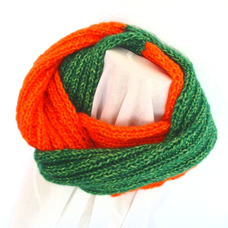 Kinderschlauchschal Kinderloop Orange & Grün handgestrickt
