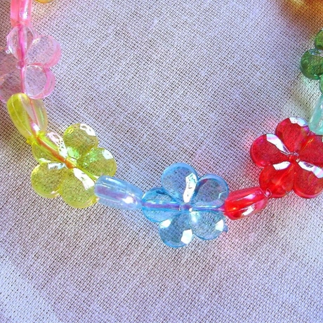 Kinderarmband bunte Blümchen und Herzchen von Hobbyhaus