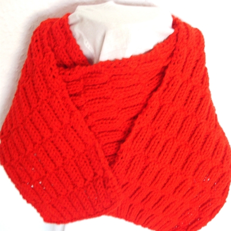 Kinderschal in ROT für Mädchen und Jungen handgestrickt