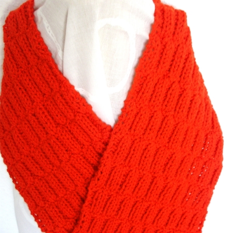 Kinderschal in ROT für Mädchen und Jungen handgestrickt