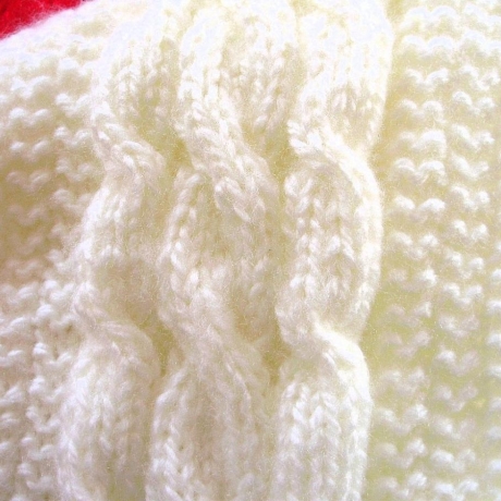 Kinderschal weiß Zopfmuster handgestrickt von Hobbyhaus